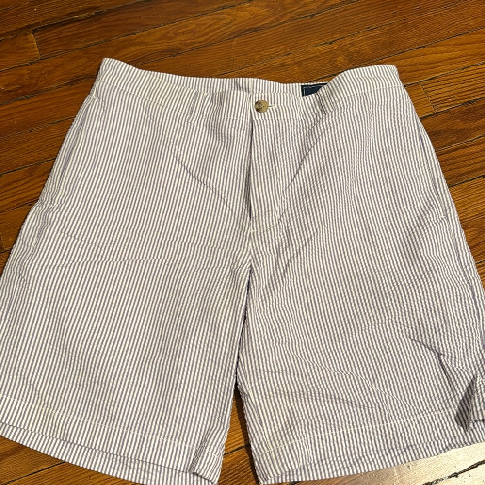 Men's Vineyard Vines seersucker shorts
Size 32